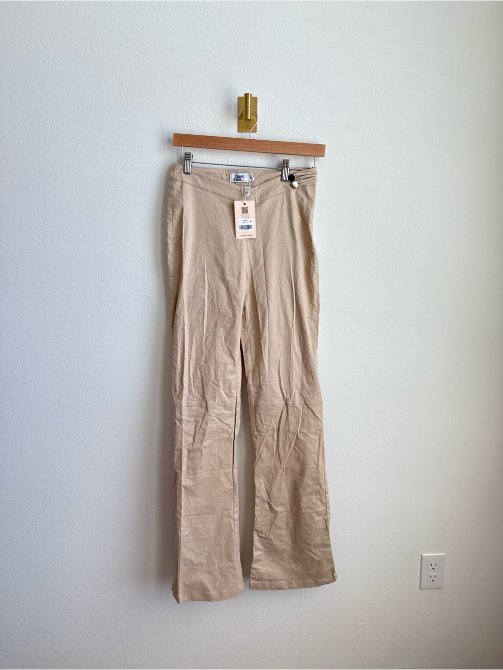NWT Tiger Mist Jadene Pants Tan Wide Leg V Waist High Rise Trousers S - Picture 9 of 16